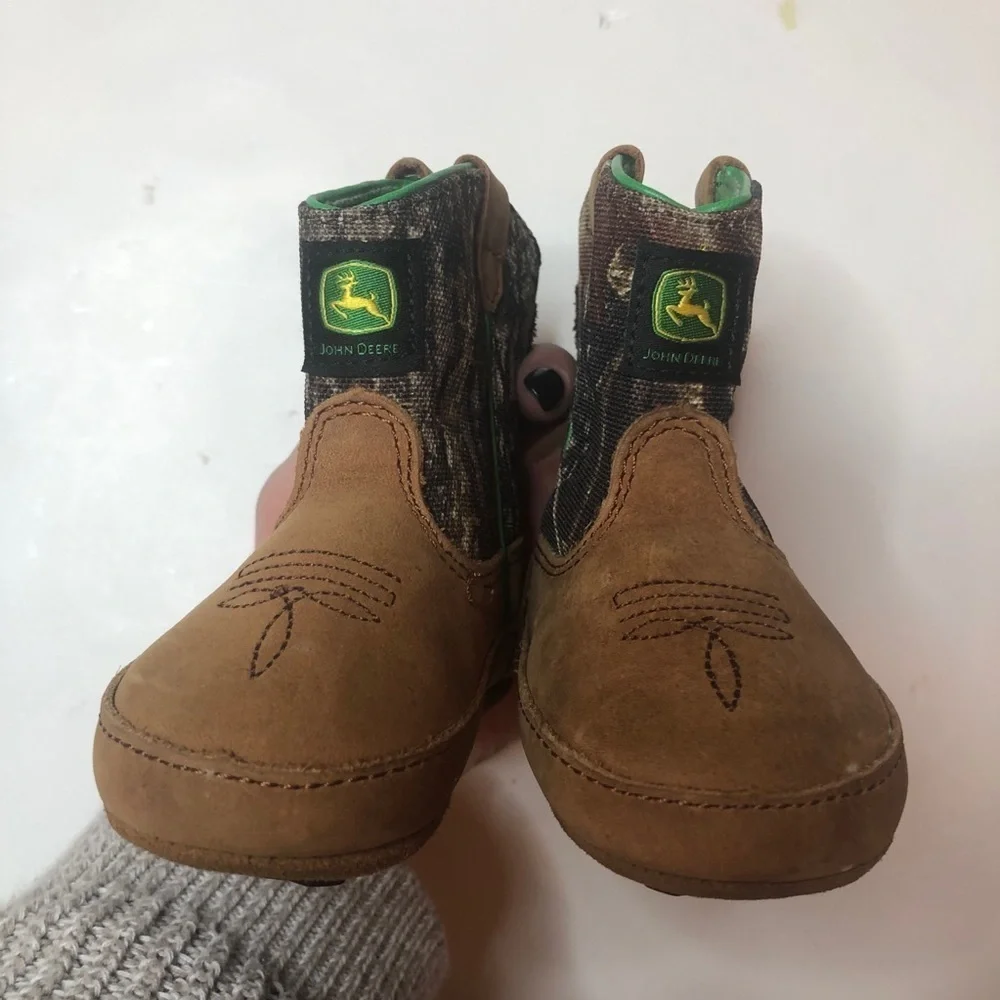 John‎ Deere Crib Booties Camo Size 4 baby